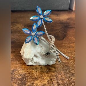 Vintage Blue Aurora Borealis Flower Brooch